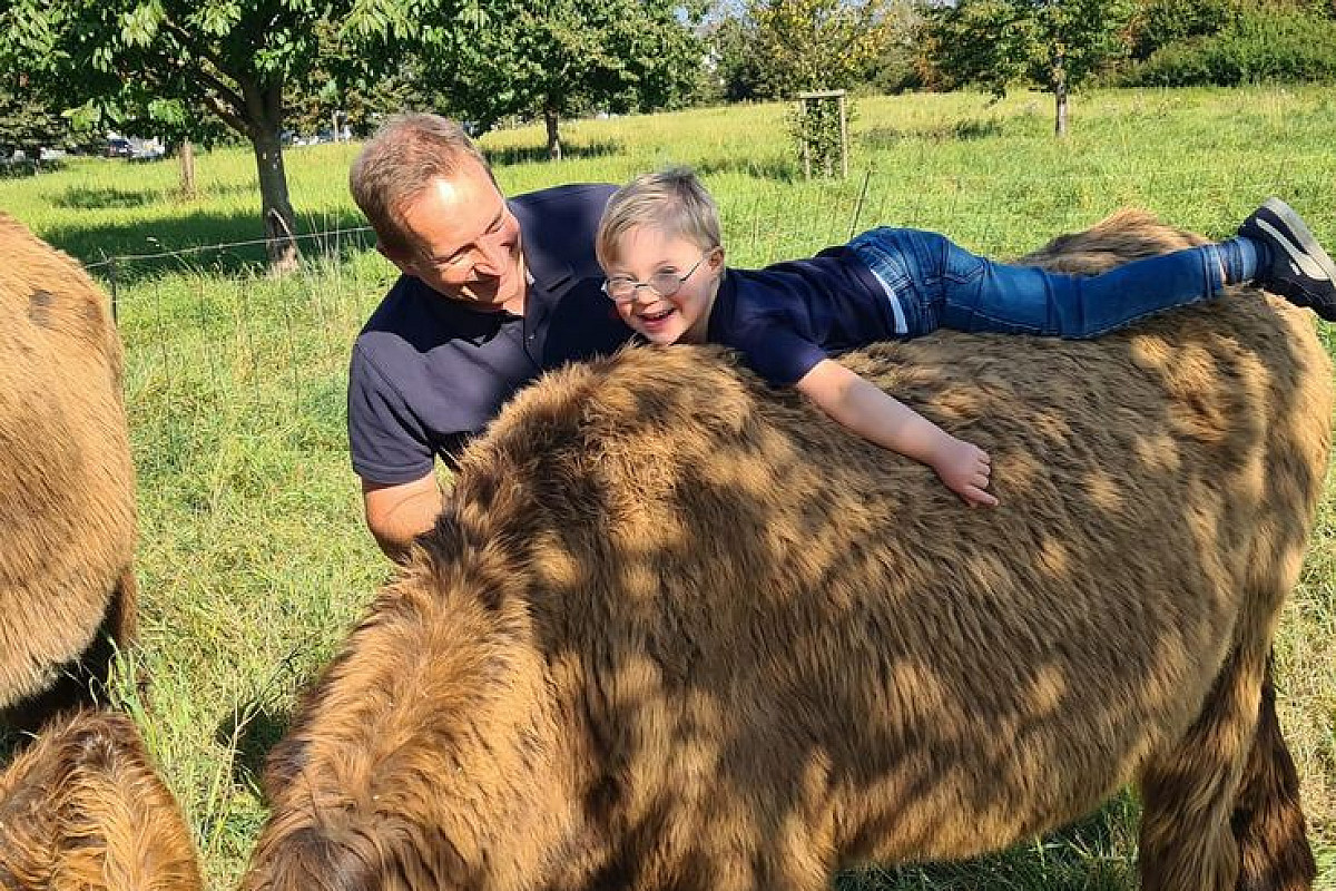 kind-esel-tierzeit-2021